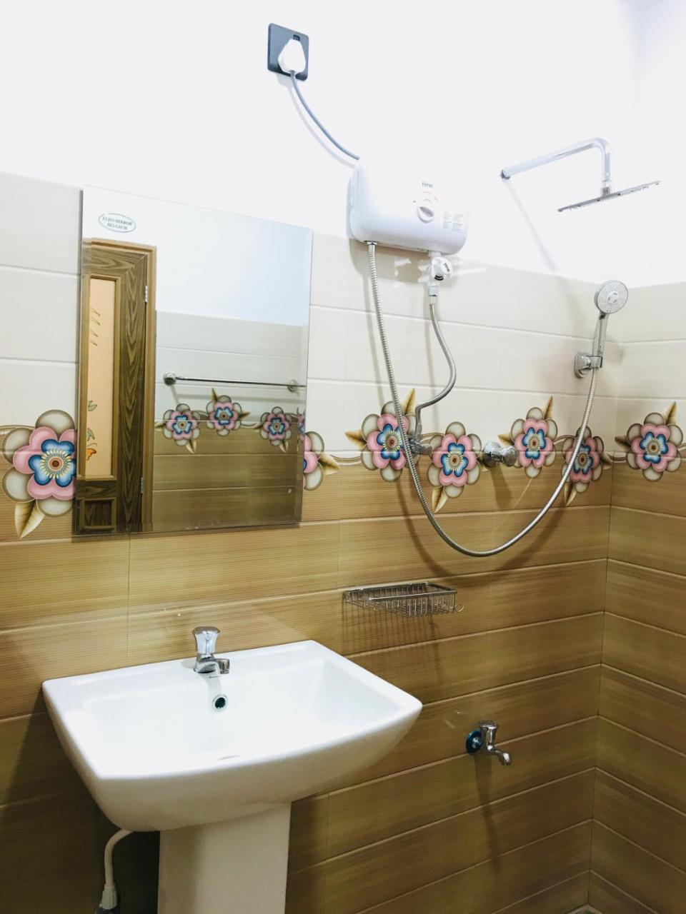 Royal White Tourist Rest Hotel Анурадхапура Екстериор снимка