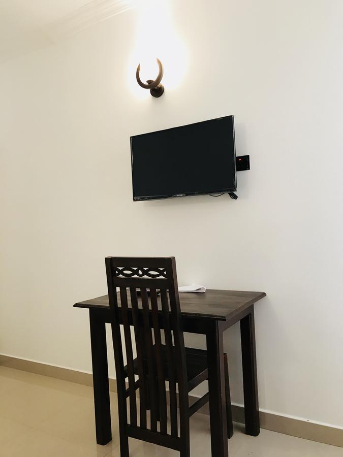 Royal White Tourist Rest Hotel Анурадхапура Екстериор снимка