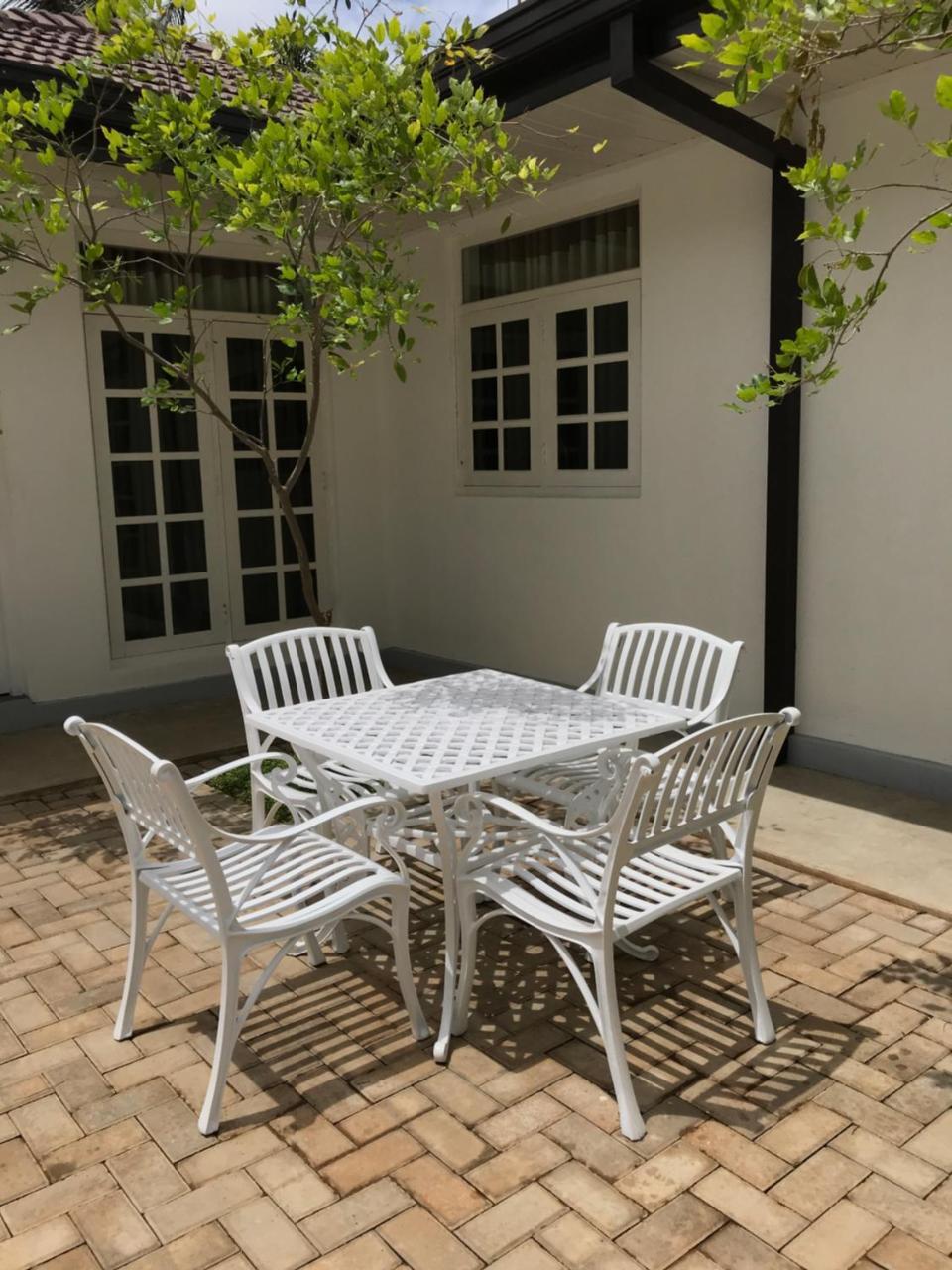 Royal White Tourist Rest Hotel Анурадхапура Екстериор снимка