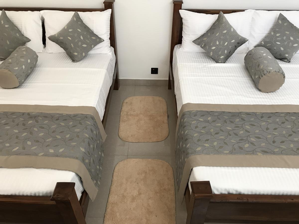 Royal White Tourist Rest Hotel Анурадхапура Екстериор снимка